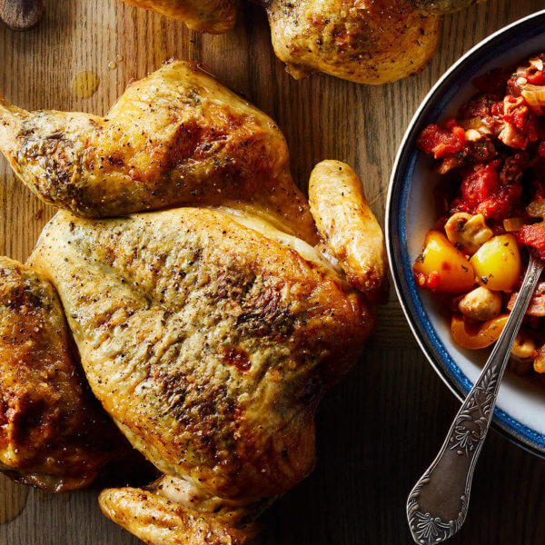 Poulet rôti en crapaudine avec son beurre au citron, à l'ail et fines herbes